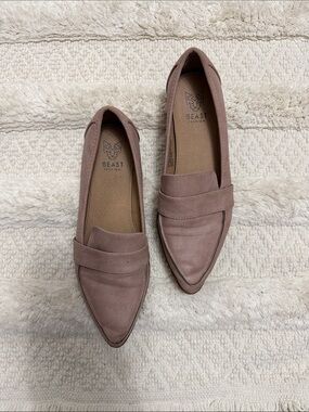BEAST FASHION Women's Dusty Rose Pointed-Toe Loafers